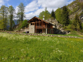 Chalet Walser con 1500mq di giardino e bosco privati